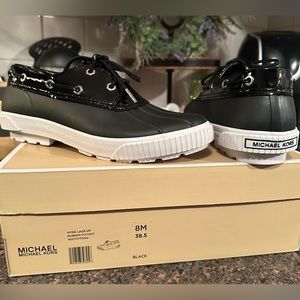 Size 8 Michael Kors rain duck shoe. Worn twice and looks new.